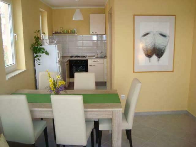 Apartment 97 A *